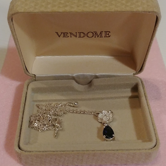 NWOT AVON SH Faux Silver/ Saphire Pendant - Picture 4 of 6